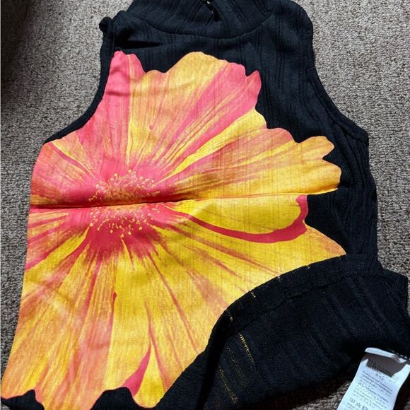 Shein women's black top with floral design on front size S - Picture 4 of 9